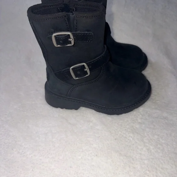 UGG Kids’ Kinzey Booys - Picture 3 of 5